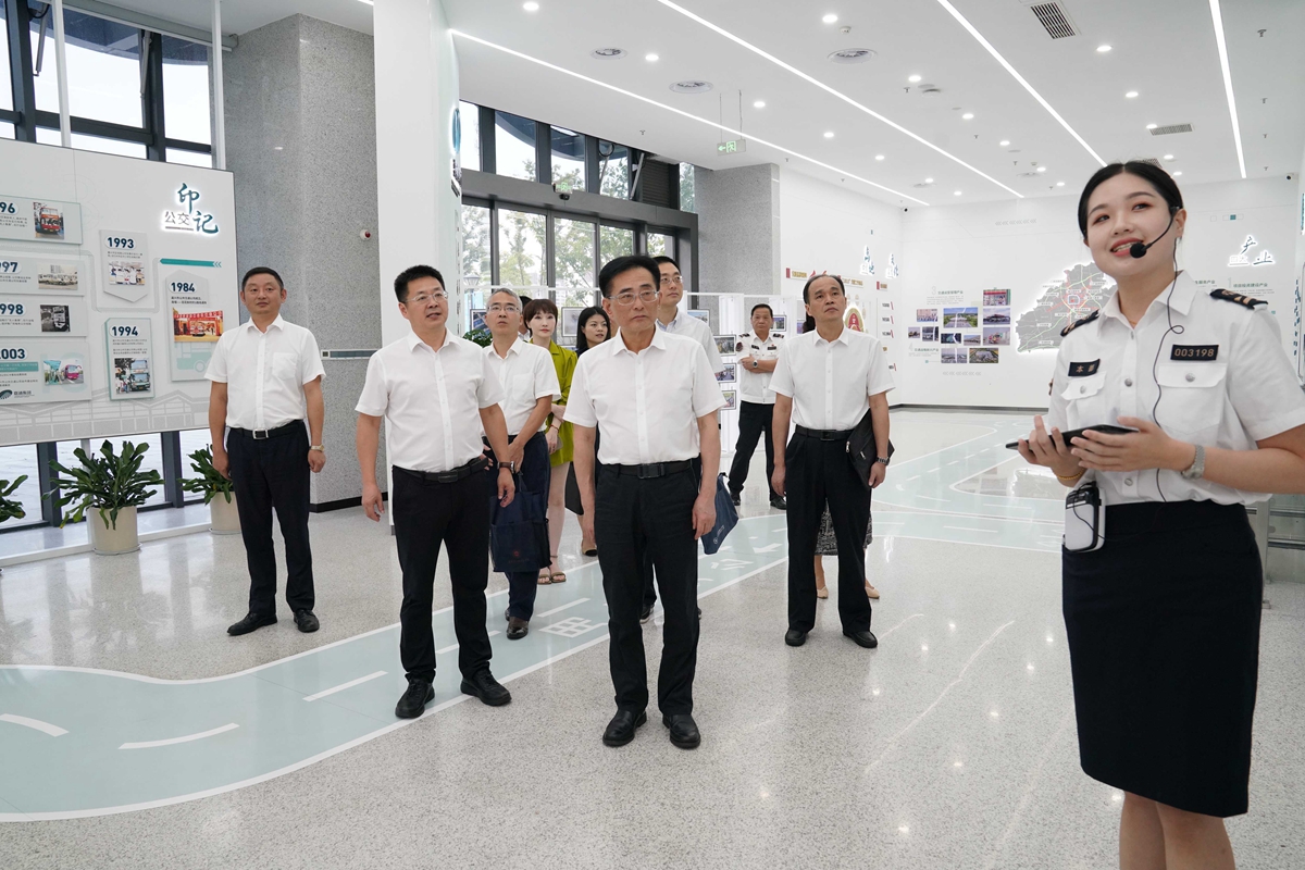 2024.9.11-1何宇健（左二）、薛佳平（左三）（水若石攝）.jpg